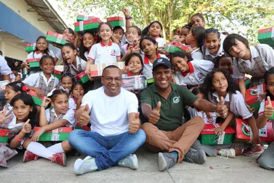 Llevamos regalos a nuestros estudiantes